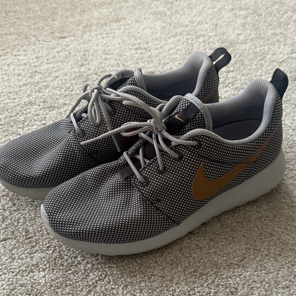 Nike Roshe One Sneakers